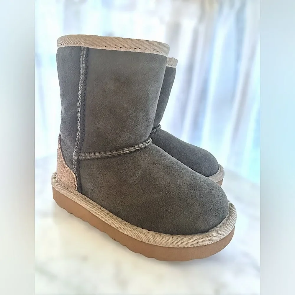 UGG Toddler Kids Classic Short II Boots Size 7